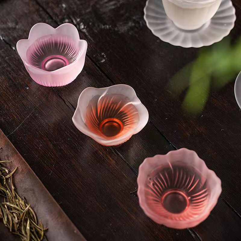 Japanese Pottery - 和風ピンク耐熱ガラス製蓋付きボウル、マスターカップ、茶作り用カップ、フロスト加工の茶試しカップ、フラワーティーカップ