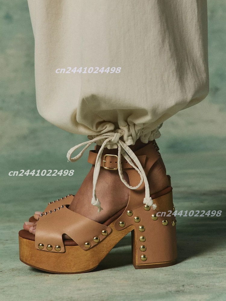 Geta Wooden Sandal - 女性用チャンキーブロック木製ヒールプラットフォームサンダル、オープントゥカットアウトアッパー、メタルリベットバックルアンクルストラップ、厚い木製ソールシューズ